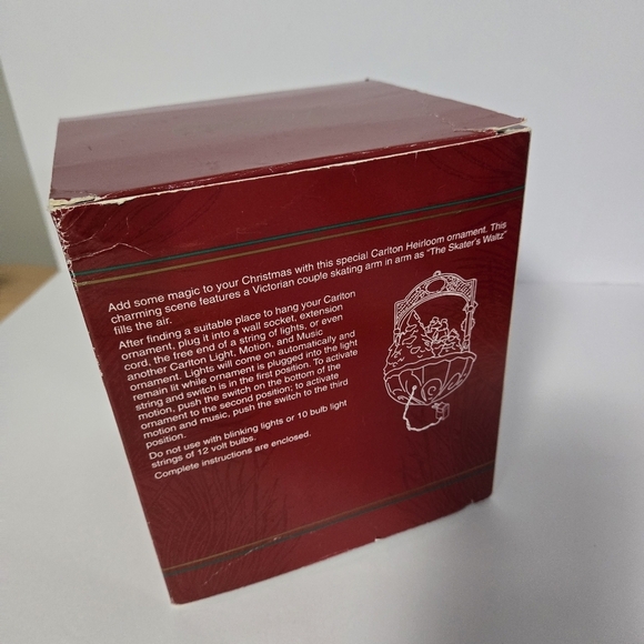 Carlton Cards Vintage Holiday Music Ornament with Lights "Holiday Waltz" - Picture 4 of 15